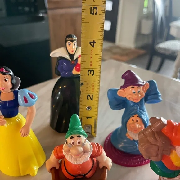 SET OF 7 DISNEY SNOW WHITE AND THE SEVEN DRAWFS PLASTIC FIGURINES - Picture 7 of 10